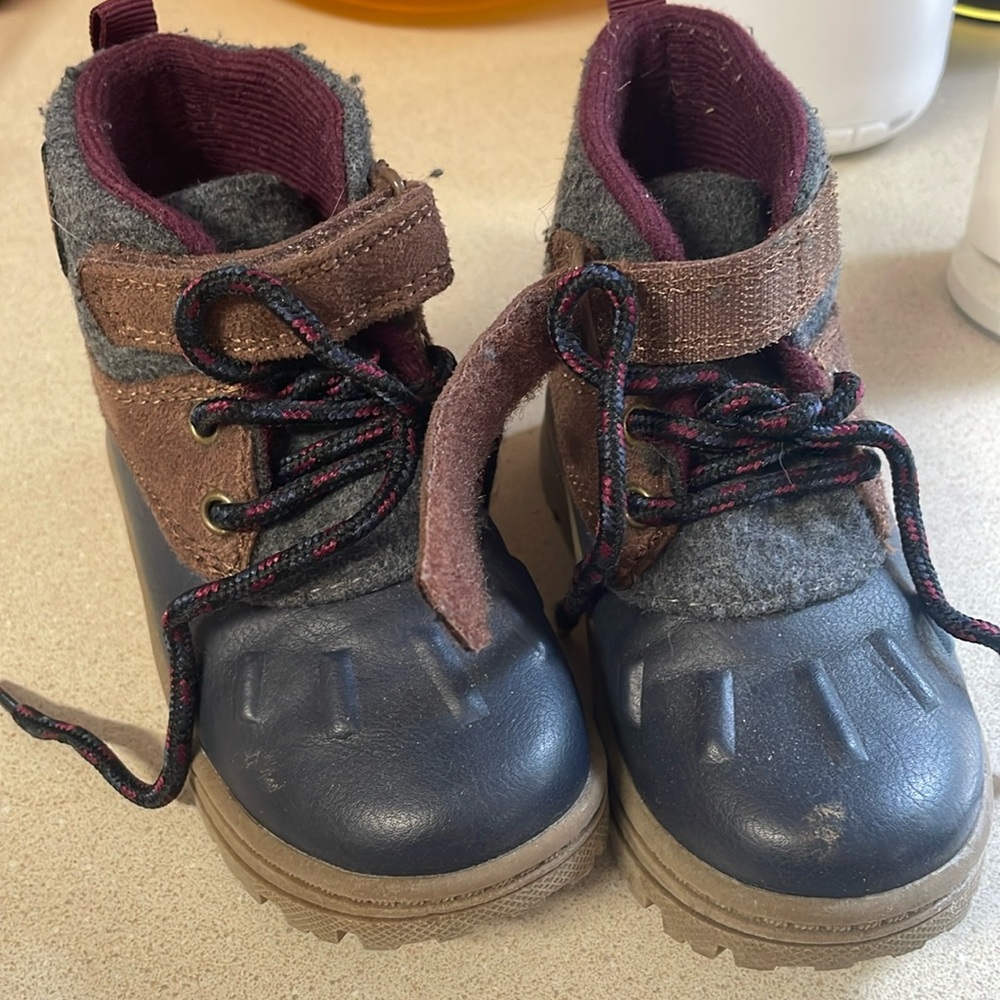These are Carter’s toddler boot size 7